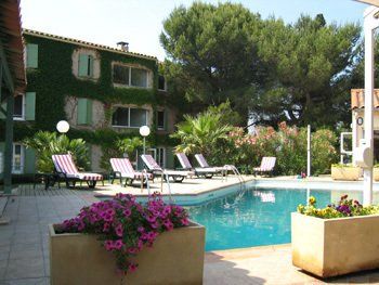 Logis Restaurant Pont Du Gard Hotel