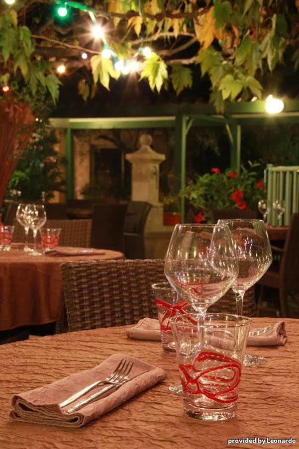 Logis Restaurant Pont Du Gard Hotel 3*